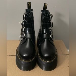 Dr Martens Jadon Max platform boots